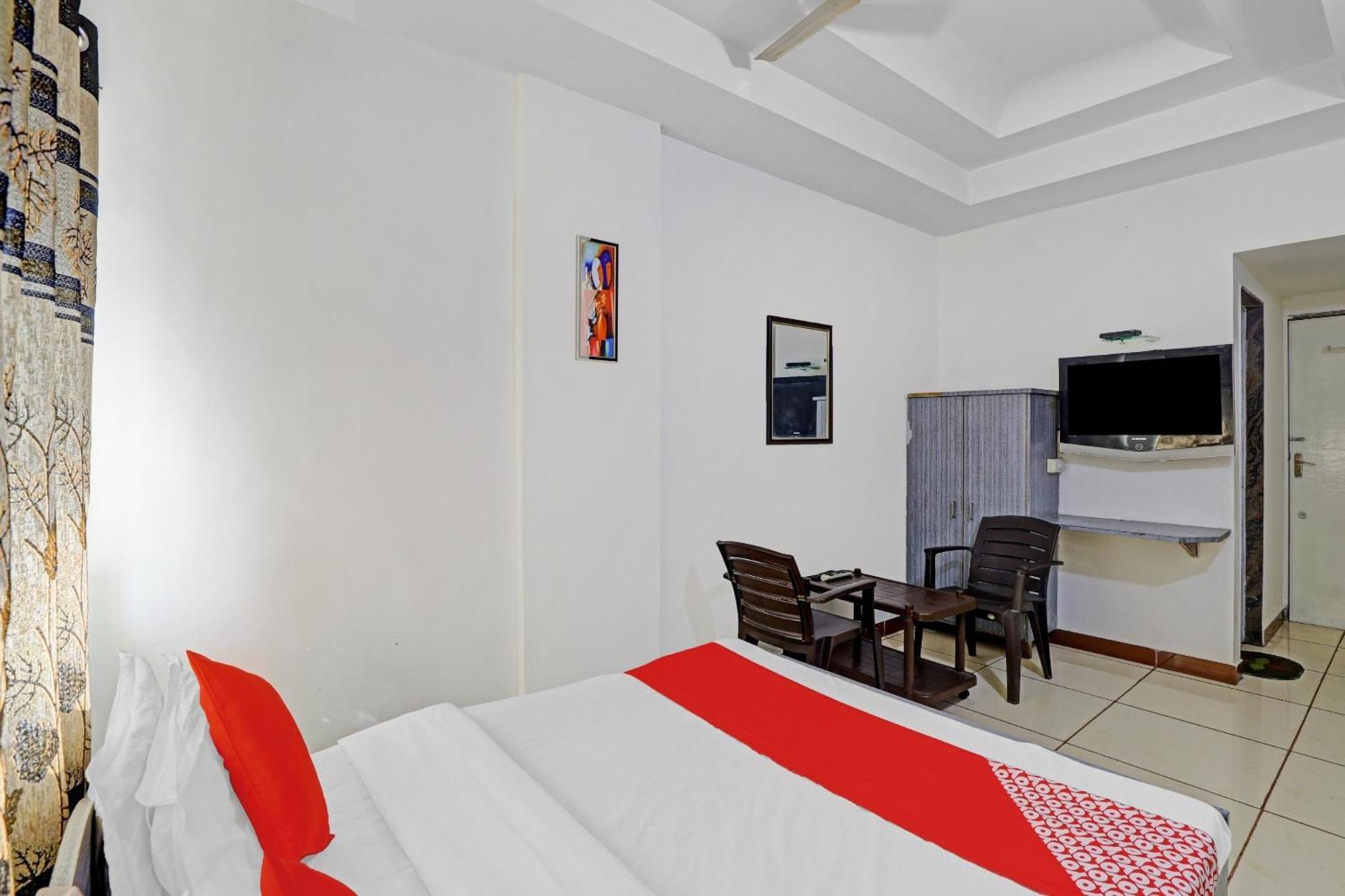 Hotel Velvet Rajkot Exterior foto