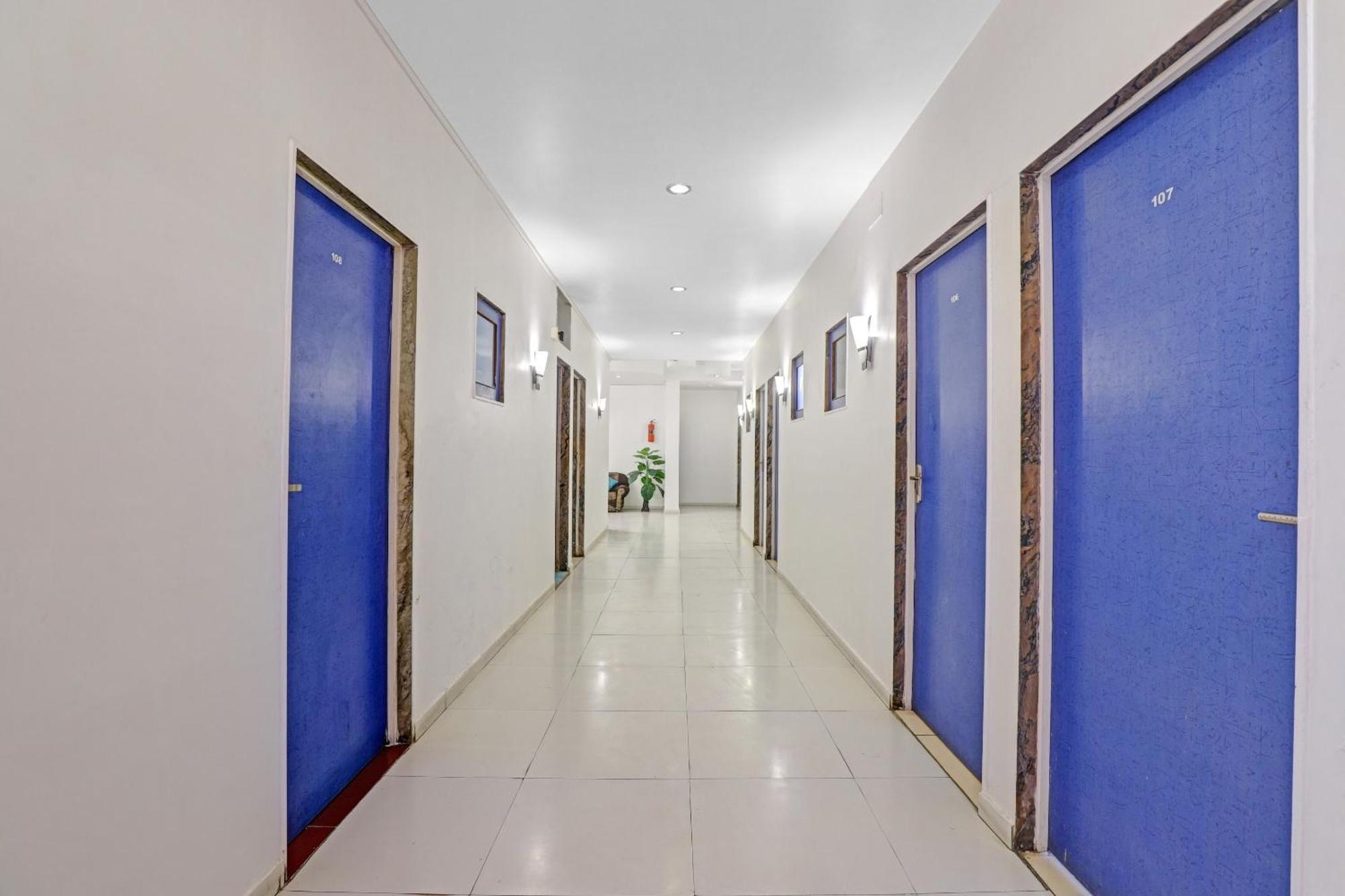 Hotel Velvet Rajkot Exterior foto